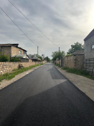Beyləqan şəhərində Əliağa Vahid küçəsində asfaltlanma işləri başa çatdırılıb.