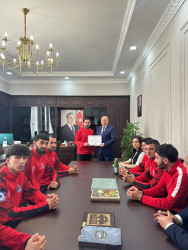 Beyləqan Rayon İcra Hakimiyyətinin başçısı Əziz Əzizov rayonun “Mil” Beyləqan futbol klubunun üzvlərini qəbul edib.