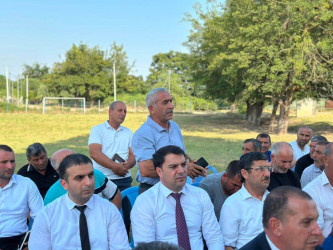Beyləqan Rayon İcra Hakimiyyətinin başçısı Əziz Əzizov rayonun Günəşli qəsəbəsində növbəti səyyar vətəndaş qəbulu keçirib.