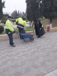 Beyləqan Rayon İcra Hakimiyyətinin təşəbbüsü ilə Beyləqan şəhərinin prospekt və küçələrində abadlıq və təmizlik işləri davam etdirilir.
