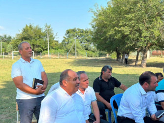 Beyləqan Rayon İcra Hakimiyyətinin başçısı Əziz Əzizov rayonun Günəşli qəsəbəsində növbəti səyyar vətəndaş qəbulu keçirib.