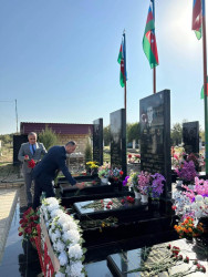 Anım Günü ərəfəsində şəhidlərin məzarları ziyarət olunub