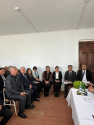 Beyləqan Rayon İcra Hakimiyyətinin başçısı Əziz Əzizov Yuxarı Kəbirli kəndində vətəndaşlarla növbəti səyyar qəbul-görüş keçirib.
