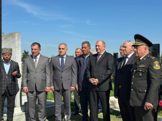 Aprel döyüşləri şəhidlərinin xatirəsi ehtiramla yad edilib.