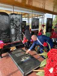 “27 Sentyabr - Anım Günü” ərəfəsində rayonun Əhmədli, Əmirzeyidli, Aşıqalılar kəndlərinin və Yeni Mil qəsəbəsi şəhidlərinin məzarları ziyarət edilib.