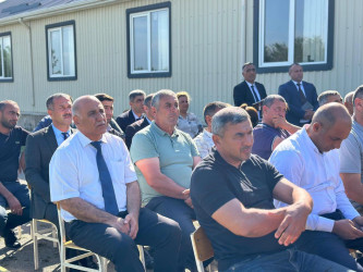 Beyləqan Rayon İcra Hakimiyyətinin başçısı Əziz Əzizov rayonun Gödəklər kəndində növbəti səyyar vətəndaş qəbulu keçirib.