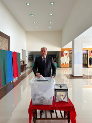 Beyləqan Rayon İcra Hakimiyyətinin başçısı Əziz Əzizov səs verib.