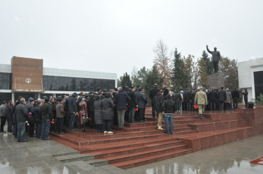 12 dekabr - Azərbaycan Xalqının ümummilli lideri, böyük xilaskar Heydər Əliyevin anım günüdür.