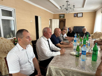 Beyləqan Rayon İcra Hakimiyyətinin başçısı Əziz Əzizov qazi anasının yas mərasimində iştirak edib.