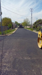 Beyləqan rayonunda yol infrastrukturunun yaxşılaşdırılması istiqamətində həyata keçirilən tədbirlər uğurla davam etdirilir.