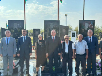 Anım Günü ərəfəsində şəhidlərin məzarları ziyarət olunub