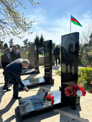 Aprel döyüşləri şəhidlərinin xatirəsi ehtiramla yad edilib.