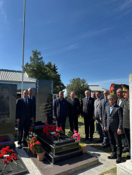 Aprel döyüşləri şəhidlərinin xatirəsi ehtiramla yad edilib.