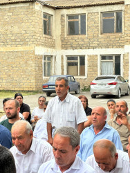 Beyləqan Rayon İcra Hakimiyyətinin başçısı vətəndaşlarla səyyar görüşlərini davam etdirir.