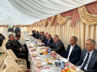 Beyləqan Rayon İcra Hakimiyyətinin başçısı şəhid atasının yas mərasimində iştirak edib.