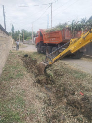 Beyləqan şəhəri ərazisində yerləşən daha bir suvarma kanalında bərpa və təmizlik işləri aparılıb