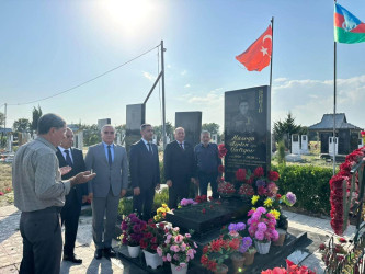 Anım Günü ərəfəsində şəhidlərin məzarları ziyarət olunub