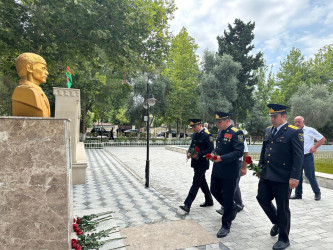 Azərbaycan Polisi Günü münasibətilə Milli Qəhrəman Akif Əkbərovun büstü ziyarət olunub