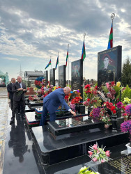 “27 Sentyabr - Anım Günü” ərəfəsində rayonun Təzəkənd, Tatalılar, Eyvazallar, Yuxarı Kəbirli kəndlərinin və Örənqala qəsəbə şəhidlərinin məzarları ziyarət edilib.