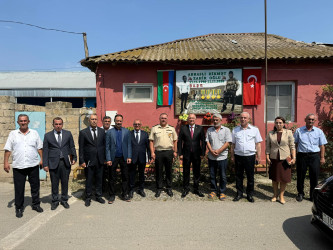 Beyləqan Rayon İcra Hakimiyyətinin başçısı Əziz Əzizov şəhər mərkəzində yaşayan şəhid ailələrini ziyarət edib.