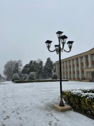 Mədəniyyət və istirahət parkında yeni işıq dirəkləri qurlaşdırılıb.