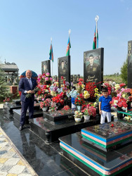 Beyləqan rayonu Təzəkənd kəndində şəhid Abbasov Vüsal Telman oğlunun mövlud günü qeyd olunub.