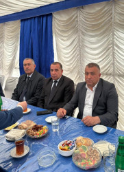 Beyləqan Rayon İcra Hakimiyyətinin başçısı Əziz Əzizov Vətən müharibəsi iştirakçısının yas mərasimində iştirak edib.