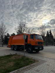 Beyləqanda məişət tullantılarının daşınması üçün yeni kommunal təyinatlı texnika təqdim edilib.