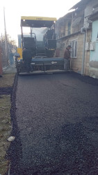 Beyləqan şəhərində asfaltlanma işləri davam edir