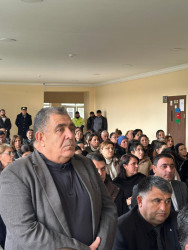 Beyləqan Rayon İcra Hakimiyyətinin başçısı Əziz Əzizov Birinci Şahsevən kəndində vətəndaşlarla növbəti səyyar qəbul-görüş keçirib.