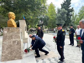 Azərbaycan Polisi Günü münasibətilə Milli Qəhrəman Akif Əkbərovun büstü ziyarət olunub