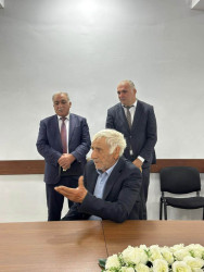 7 oktyabr 2026-cı il tarixdə Beyləqan Rayon İcra Hakimiyyətinin başçısı Əziz Əzizov Rayon İcra Hakimiyyətinin inzibati binasında növbəti vətəndaş qəbulu keçirib.
