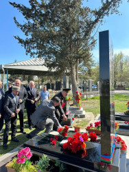 Aprel döyüşləri şəhidlərinin xatirəsi ehtiramla yad edilib.