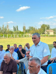Beyləqan Rayon İcra Hakimiyyətinin başçısı Əziz Əzizov rayonun Günəşli qəsəbəsində növbəti səyyar vətəndaş qəbulu keçirib.