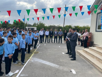 Beyləqan Rayon İcra Hakimiyyətinin başçısı aparatının əməkdaşları “Bilik Günü” münasibəti ilə rayonun bütün ümumtəhsil müəssisələrində keçirilən tədbirlərdə iştirak ediblər.