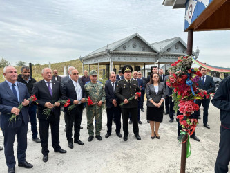 Dünyamalılar kəndində antiterror əməliyyatlarında şəhid olan Əliyev Ramil Şakir oğlunun məzarı ziyarət olundu.