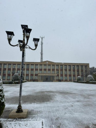 Mədəniyyət və istirahət parkında yeni işıq dirəkləri qurlaşdırılıb.