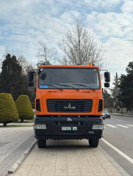 Beyləqanda məişət tullantılarının daşınması üçün yeni kommunal təyinatlı texnika təqdim edilib.