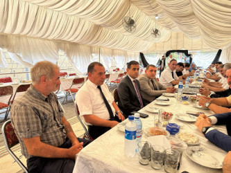 Beyləqan Rayon İcra Hakimiyyətinin başçısı şəhid ailəsinin yas mərasimində iştirak edib.