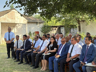 Beyləqan Rayon İcra Hakimiyyəti başçısı Əziz Əzizov Yuxarı Kəbirli kəndində səyyar qəbul keçirib.