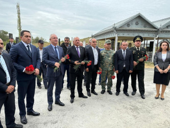 Dünyamalılar kəndində antiterror əməliyyatlarında şəhid olan Əliyev Ramil Şakir oğlunun məzarı ziyarət olundu.