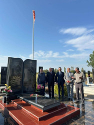 Anım Günü ərəfəsində şəhidlərin məzarları ziyarət olunub