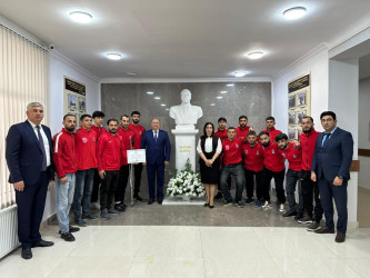 Beyləqan Rayon İcra Hakimiyyətinin başçısı Əziz Əzizov rayonun “Mil” Beyləqan futbol klubunun üzvlərini qəbul edib.