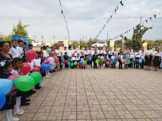 Beyləqan Rayon İcra Hakimiyyətinin başçısı aparatının əməkdaşları “Bilik Günü” münasibəti ilə rayonun bütün ümumtəhsil müəssisələrində keçirilən tədbirlərdə iştirak ediblər.