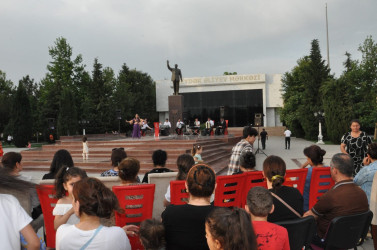 28 may- Müstəqillik Günü münasibətilə bayram konserti təşkil olunub.