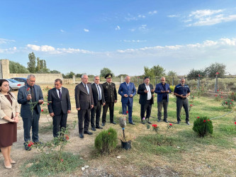 “27 Sentyabr - Anım Günü” ərəfəsində rayonun Təzəkənd, Tatalılar, Eyvazallar, Yuxarı Kəbirli kəndlərinin və Örənqala qəsəbə şəhidlərinin məzarları ziyarət edilib.