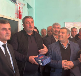 Türklər qəsəbəsində səyyar qəbul keçirilib