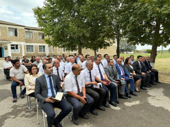 Beyləqan Rayon İcra Hakimiyyətinin başçısı vətəndaşlarla səyyar görüşlərini davam etdirir.