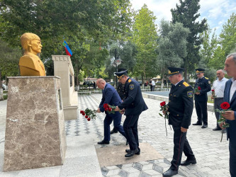 Azərbaycan Polisi Günü münasibətilə Milli Qəhrəman Akif Əkbərovun büstü ziyarət olunub