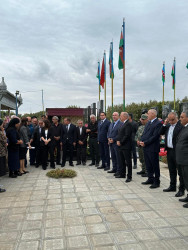 Ötən il sentyabrın 19-20-də Azərbaycanın Qarabağ bölgəsində keçirilən antiterror əməliyyatlarında şəhid olan hərbi qulluqçuların məzarları ziyarət olunur.